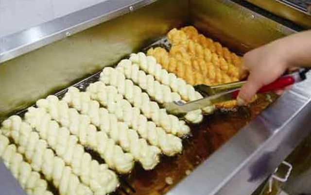 初中沒(méi)畢業(yè)靠麻花創(chuàng)業(yè)，第一天賣(mài)出4000多根